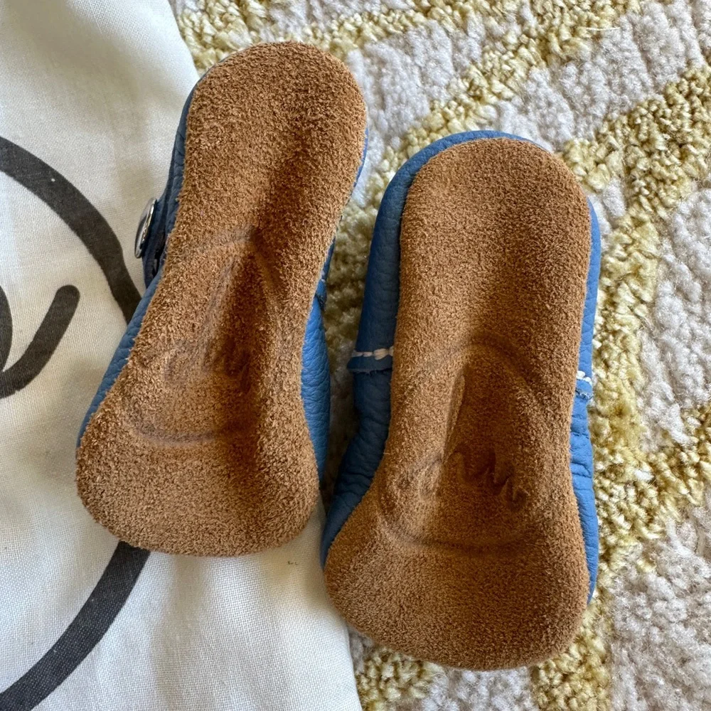 NWOT BACKYARD BLUE T-Straps Mon Petit Shoes Sz 1 Handmade‎ Soft Soles Periwinkle